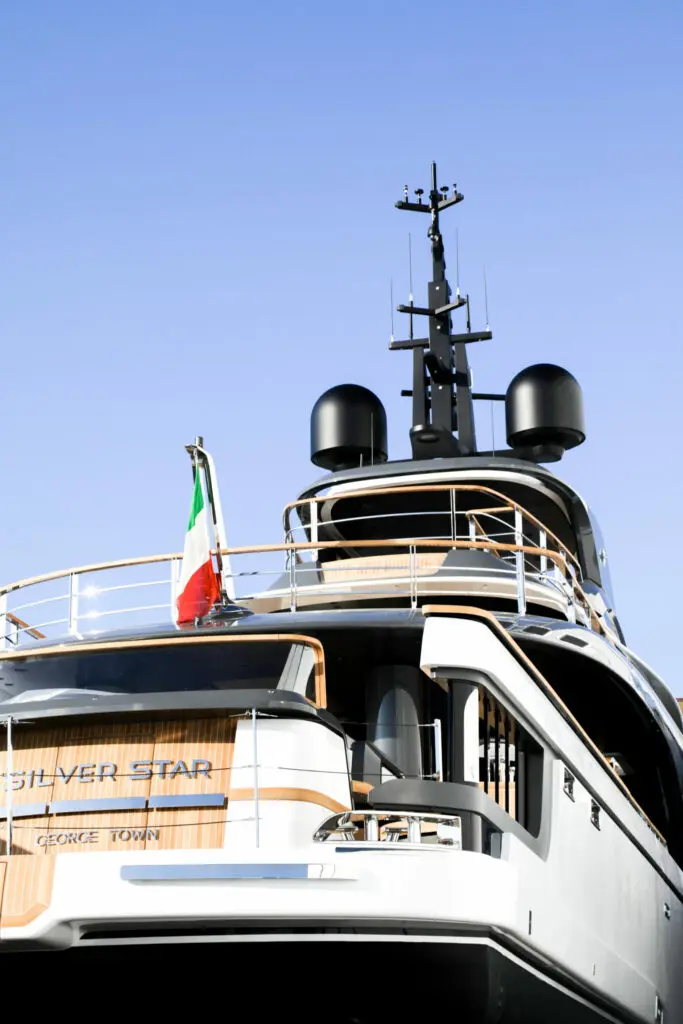 Armani Admiral2 jaht