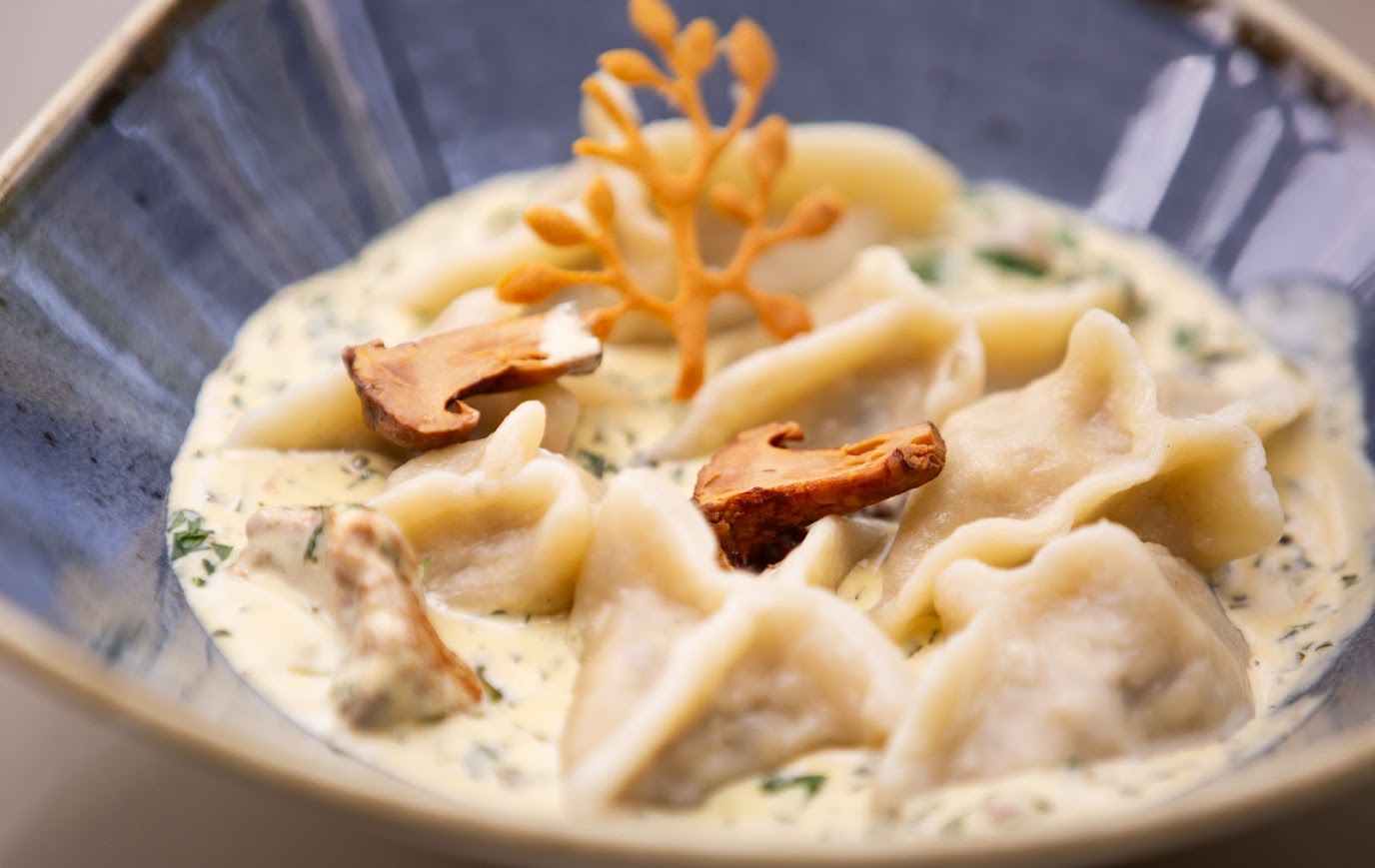 Taimepõhist kööki peetakse üheks kõige loomingulisemaks, mida kinnitab ka konkurss "Kuldne Artišokk 2025", mille käigus valiti välja Poola parimad vegankokad. Małgorzata Figarska, konkursi žürii ja Manor House SPA hotelli toitlustusjuht, ütles: "Konkursi toidud olid oma mitmekesisuse ja leidlikkuse poolest veetlevad. See oli tõeline taimse köögi tähistamine".