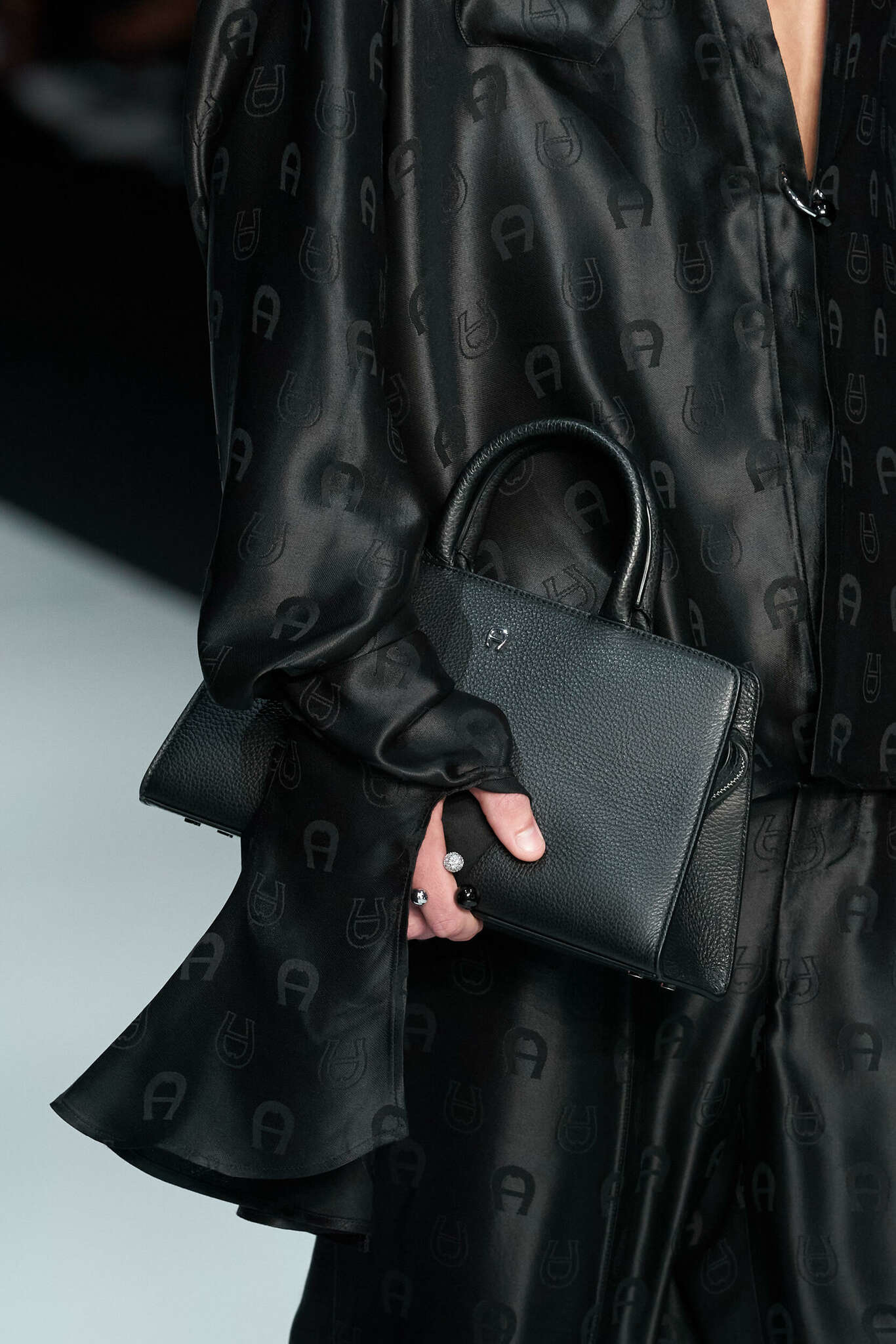 Prestiižne käekott brändi Aigner poolt