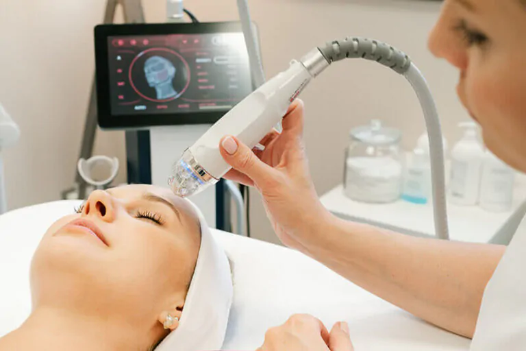 Raadiorefraktive mikronõelaga Rf tõstmine ilma skalpellita