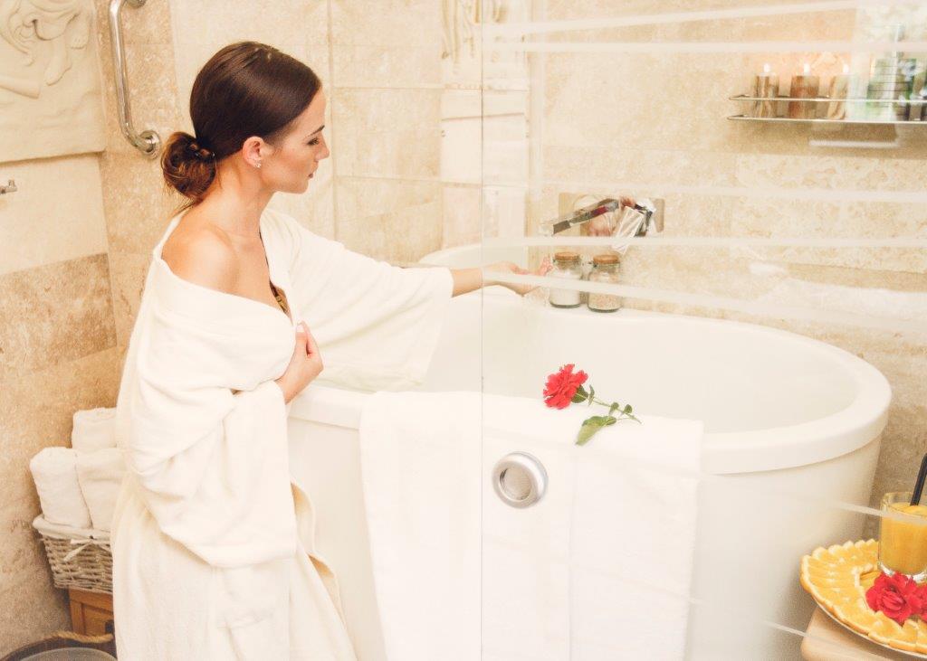 Ofuro-vann Mõisahoone spaas