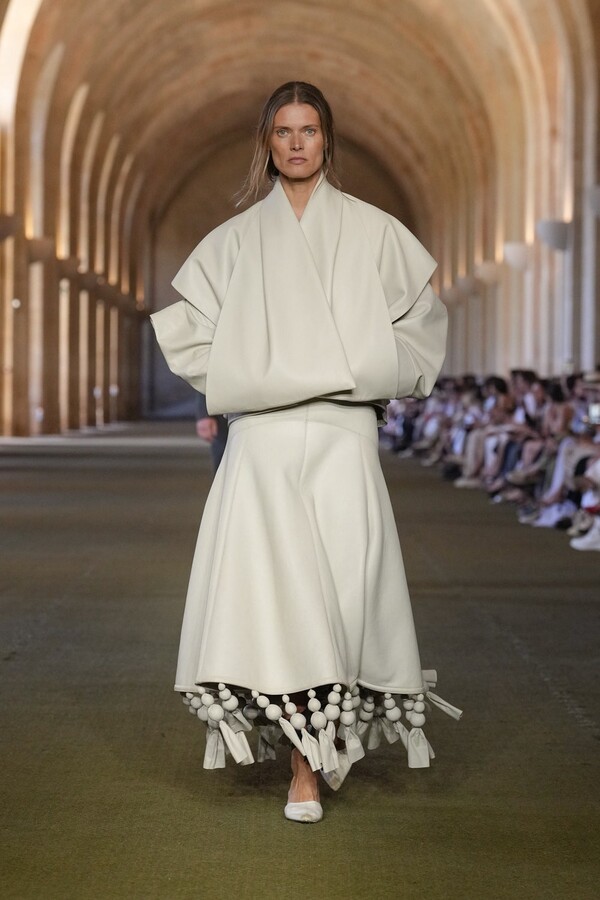 Minimalism tagurpidi Jacquemus1