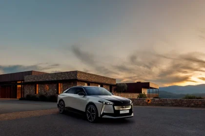 Ds N°8 Elektriline Premium SUV, mille sõiduulatus on 750 km ja prantsuse elegants