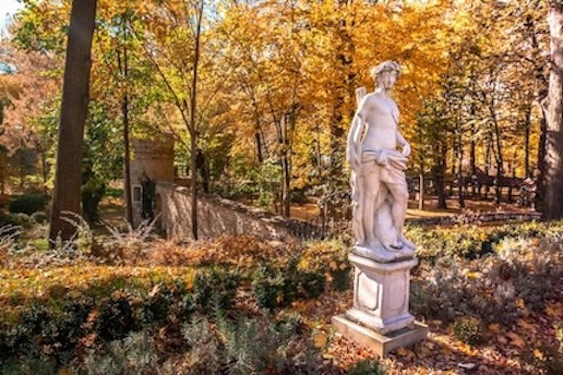 Mineviku reliikviad Manor House Spa pargis