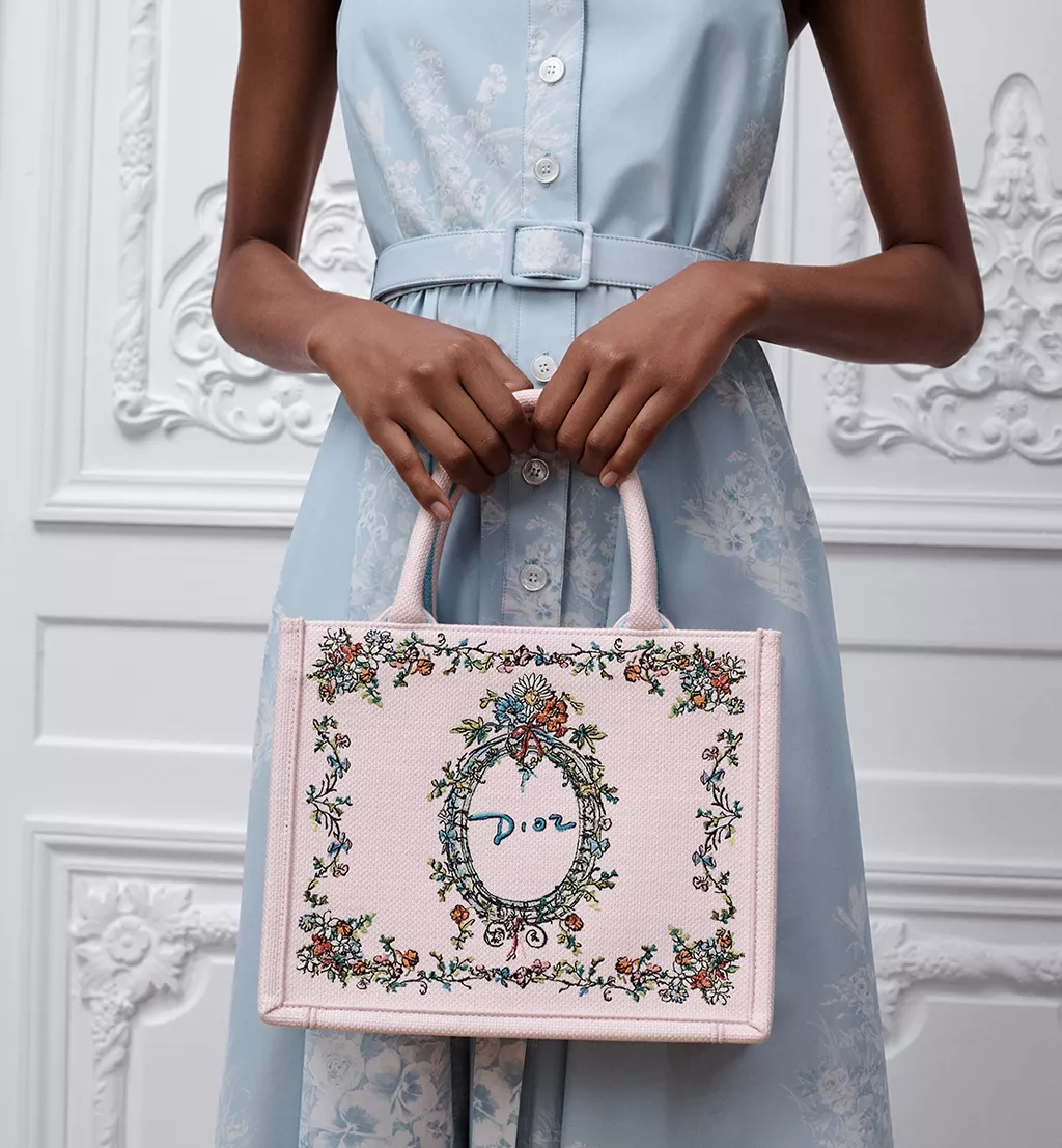 Dior Book Tote Kui Raamat Saab Moeks11